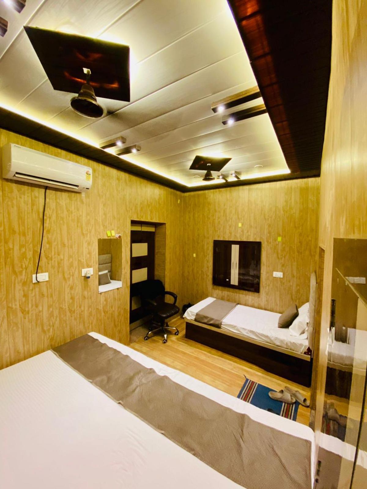 Namo Guest House Only For Indians Varanasi Exterior foto
